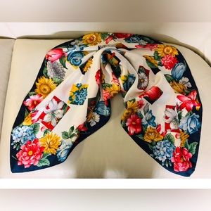 Museum of Fine Arts Boston 100%Pure Silk Scarf Floral 34” x 34” Lily Hortencia